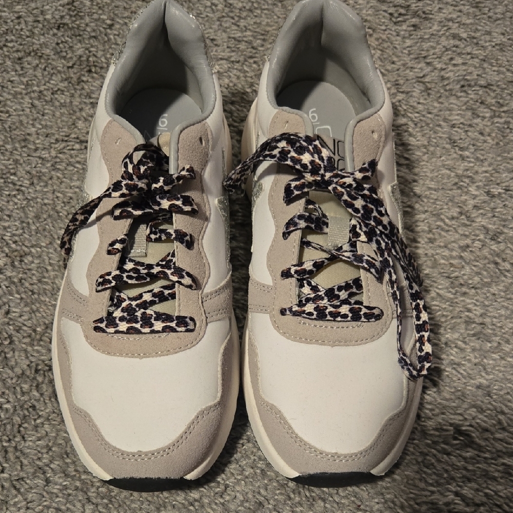 No Boundaries Cream and Gray Sneakers with Leopard Laces